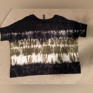 Gilda midani brand new square tee size small